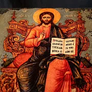 Икона деревянная "Спас-Вседержитель на троне" — необычный подарок — фотография 7