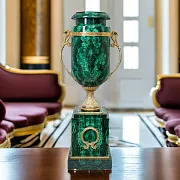 На память: Ваза «Аврора» из малахита — фотография 1