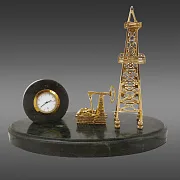 Часы с нефтяной вышкой и качалкой — оригинальный подарок — фотография 2