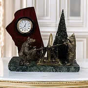 На память: Сувенирные настольные часы «Медведи» из змеевика и яшмы — фотография 1