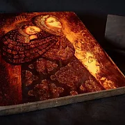 Икона Божией матери "Колыбельная" с подставкой — оригинальный подарок — фотография 3