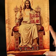 Авторская икона "Вседержитель на троне" в подарок — фотография 1